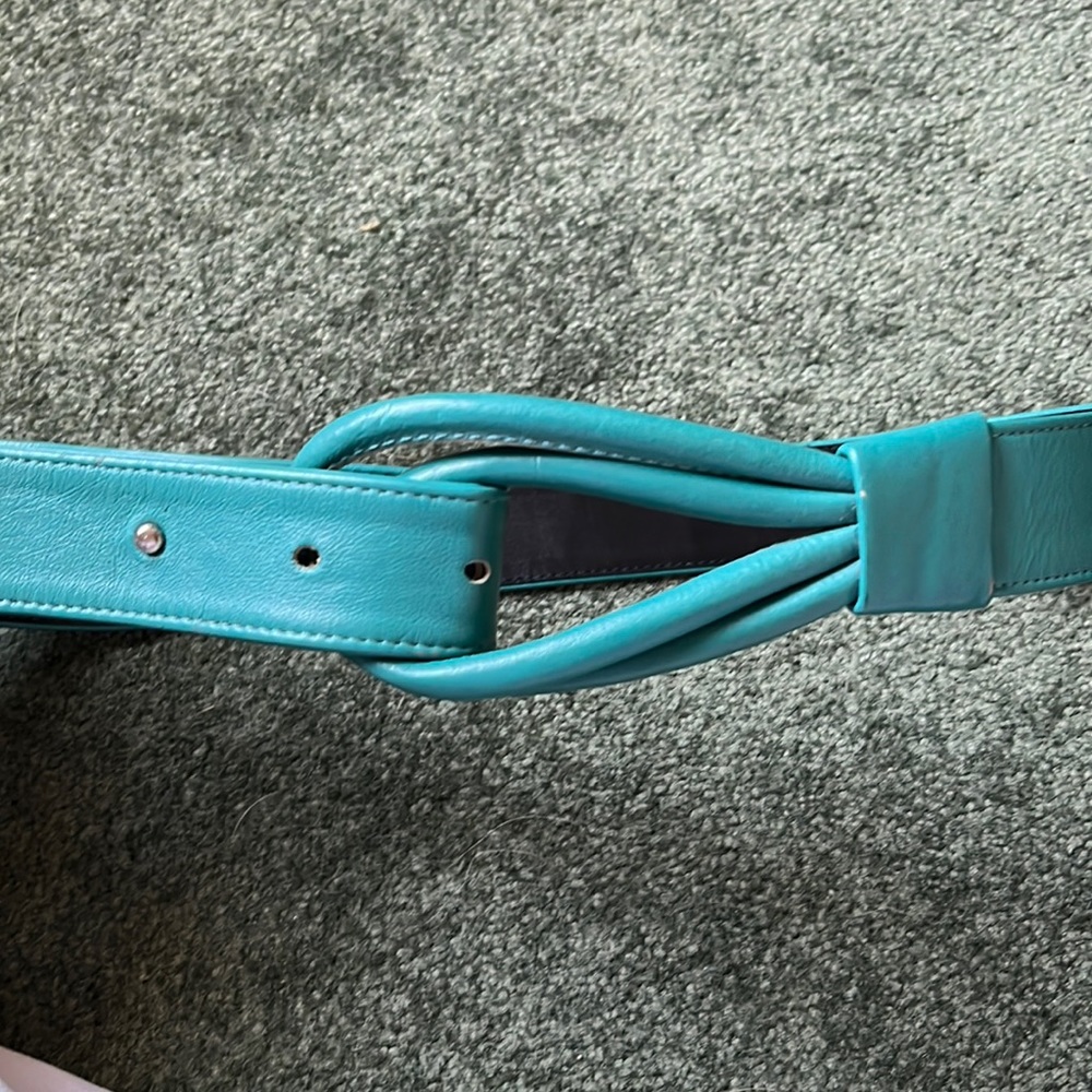 Vintage 80’s Teal Leather Belt